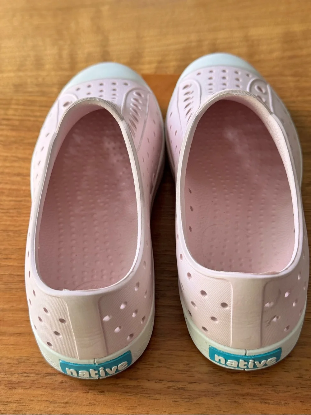 Native Shoes Kids Slip-On Sneakers in Light Pink and White. Size J1